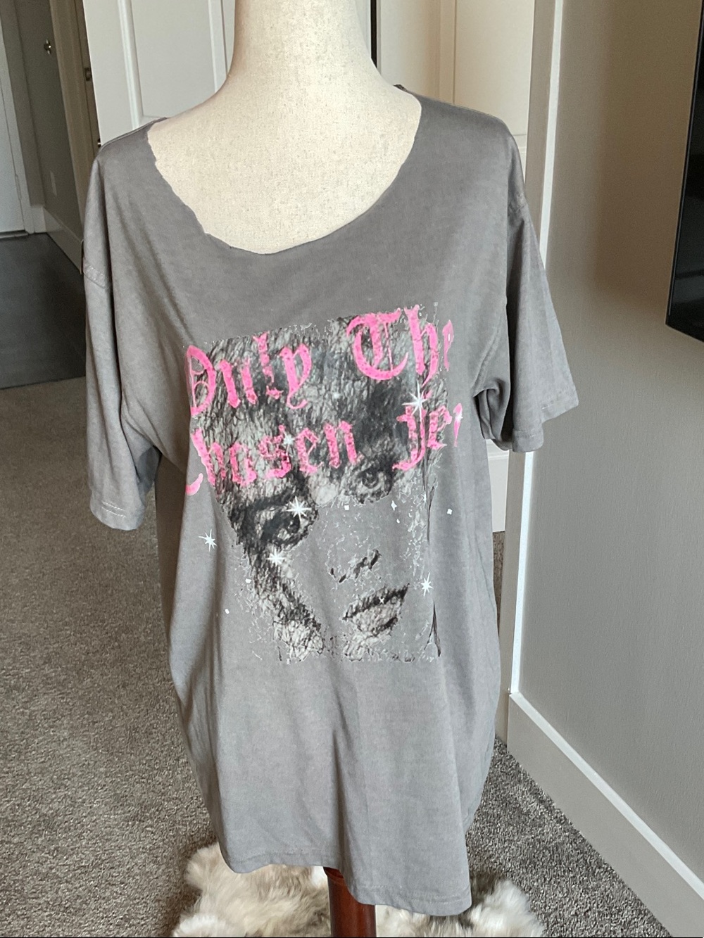 Vintage-Style Gray Graphic Tee with Pink Script